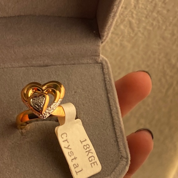 18k Valentines TRIPLE HEARTS GOLD RING - Picture 2 of 5